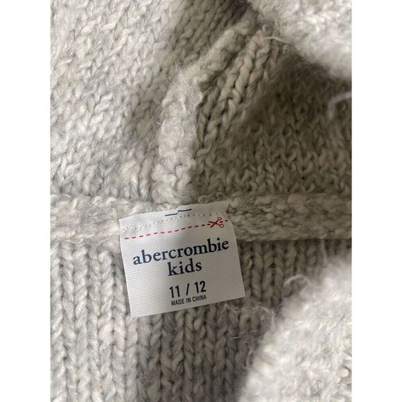 Abercrombie Kids Soft White Knit Long Sleeve Cardigan With   Hood 11/12 girls - Picture 2 of 8